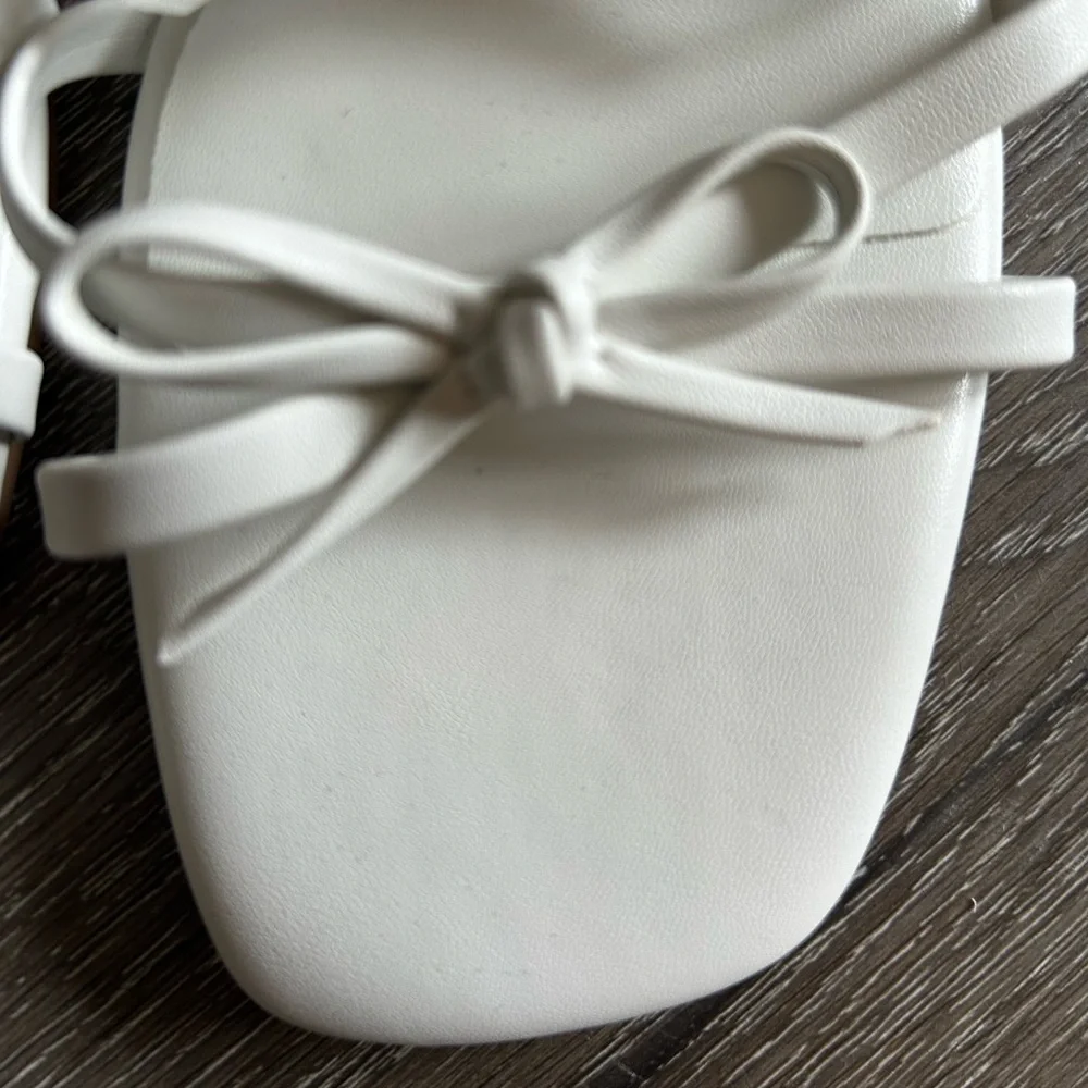 NWT Wild Fable White Memory Foam Kristen Flat Bow Sandals - Picture 3 of 9
